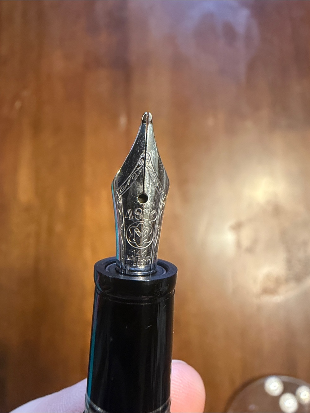 Mont Blanc retractable luxury fountain pen (4080) - Picture 7 of 10